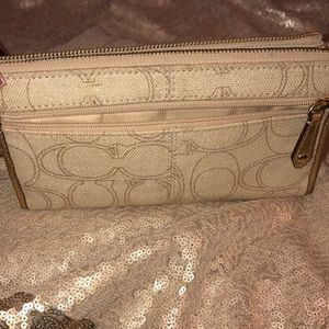 Coach Bags - Gently used Coach large wristlet! Coach Bags - Gently used Coach large wristlet!